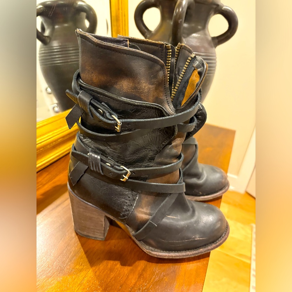 Freebird Women’s Distressed Strappy Black/Brown Boots